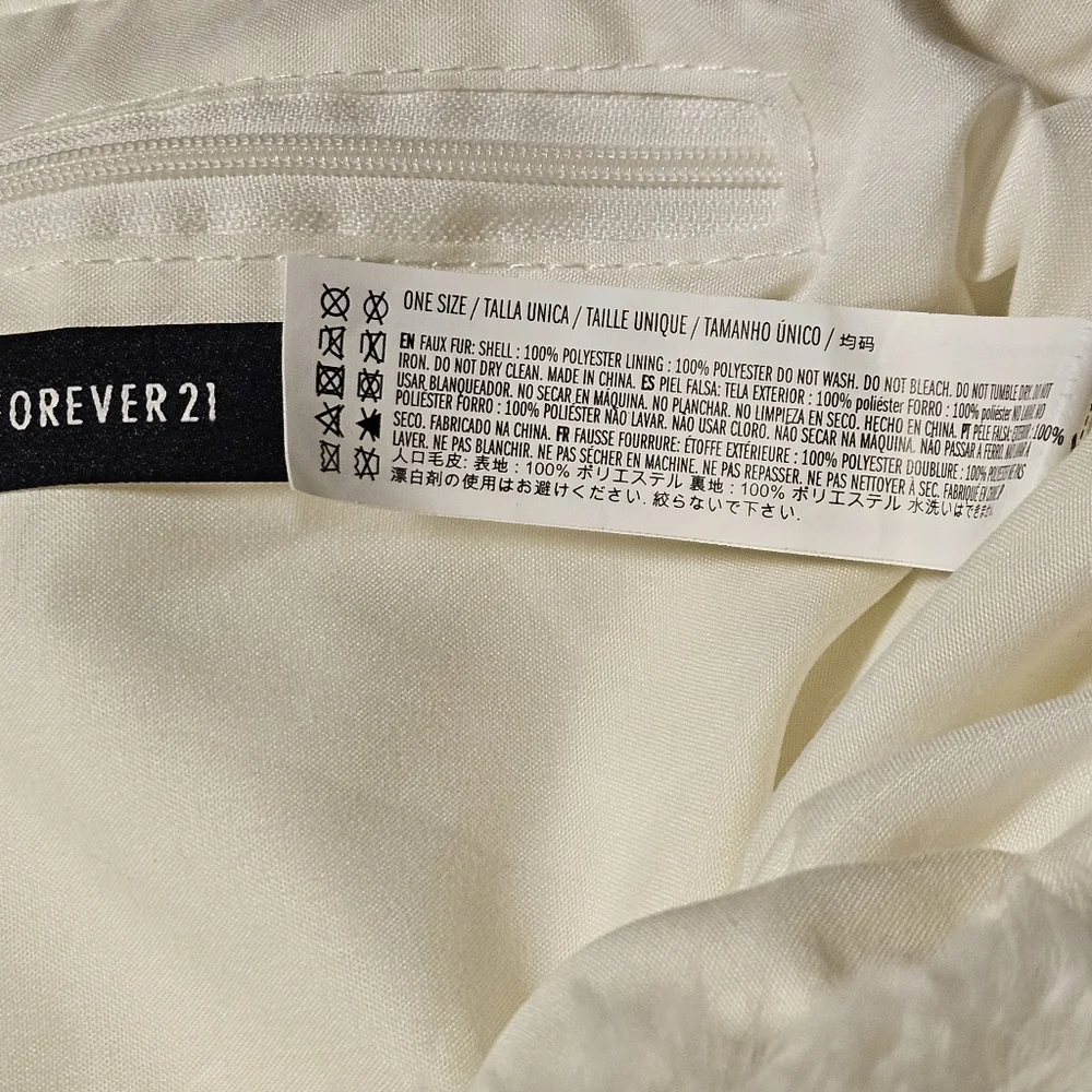 Forever 21 plush white over the shoulder tote bag with magnetic closure snap - Picture 8 of 8